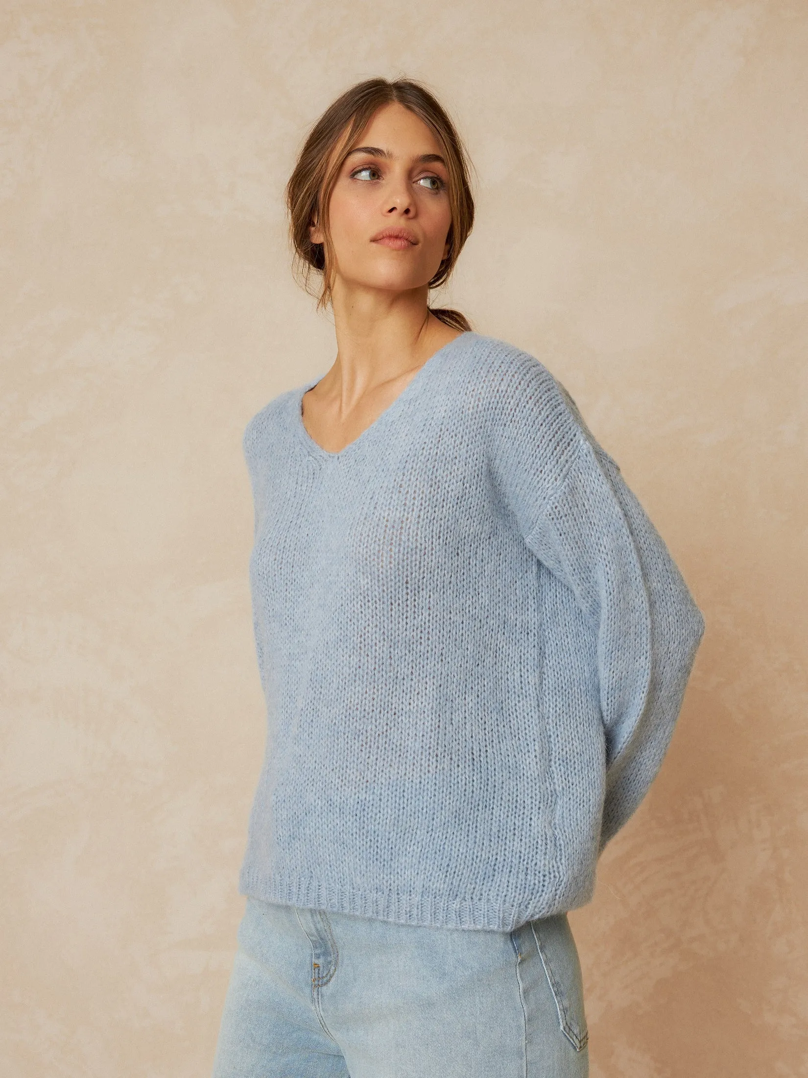 Basic V-Neck Sweater Blue