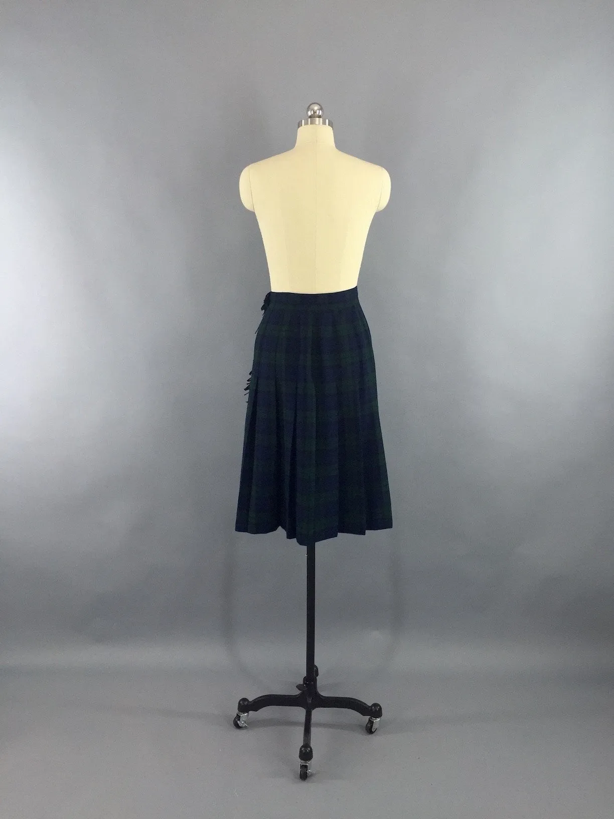 Vintage 1970s Pendleton Wool Skirt / Black Watch Tartan Kilt / Approx. Size 6 to 8 - 26 inch Waist