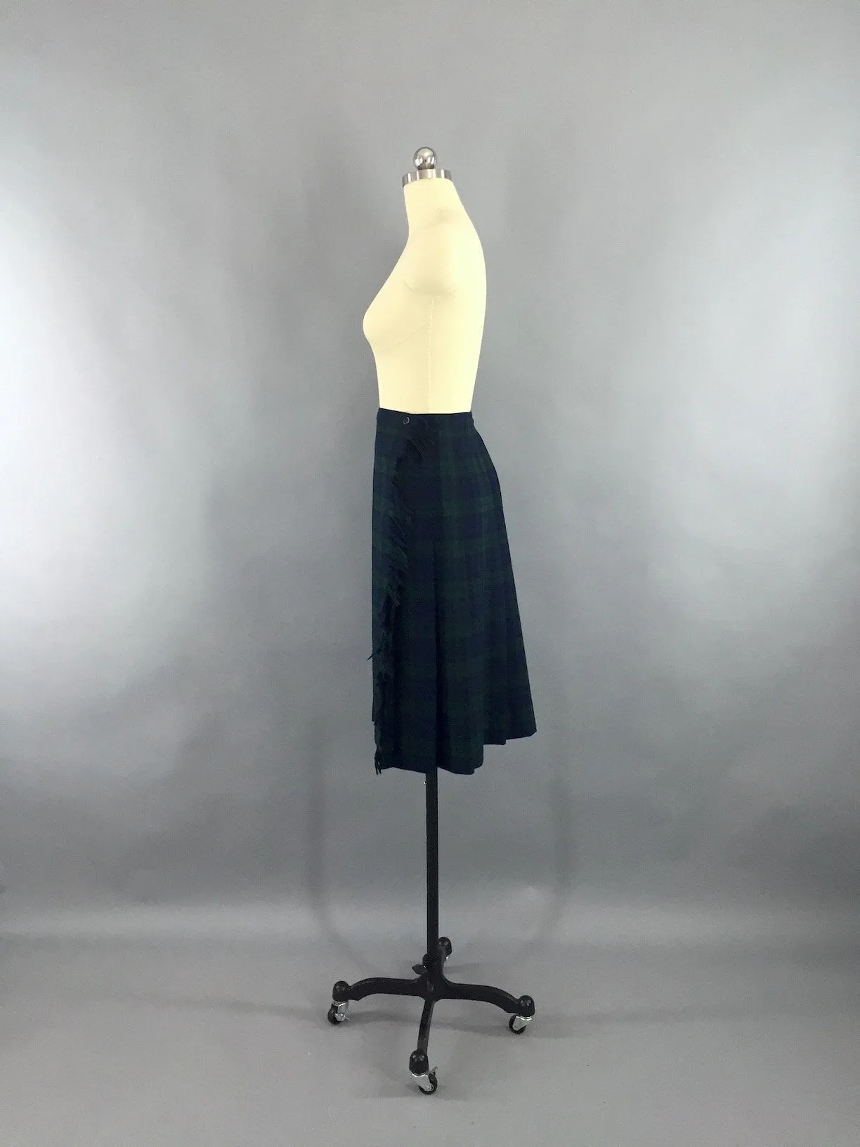 Vintage 1970s Pendleton Wool Skirt / Black Watch Tartan Kilt / Approx. Size 6 to 8 - 26 inch Waist